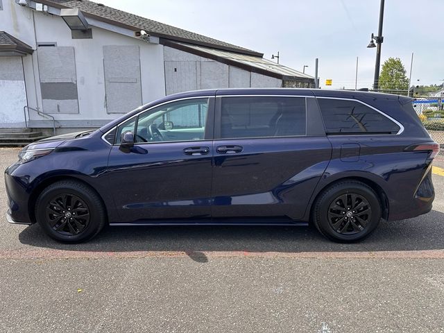 2023 Toyota Sienna LE