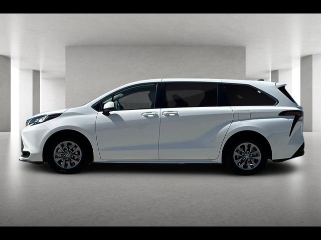 2023 Toyota Sienna LE