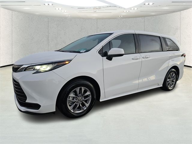 2023 Toyota Sienna LE