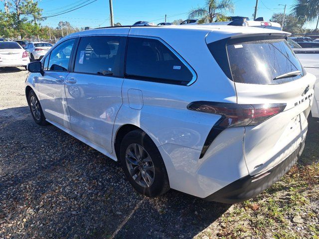 2023 Toyota Sienna LE