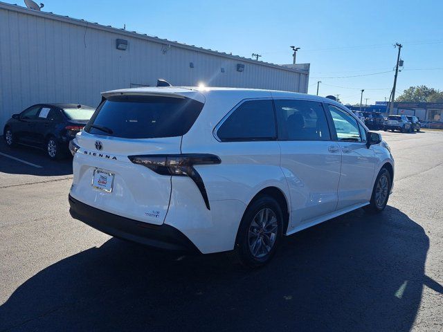 2023 Toyota Sienna LE