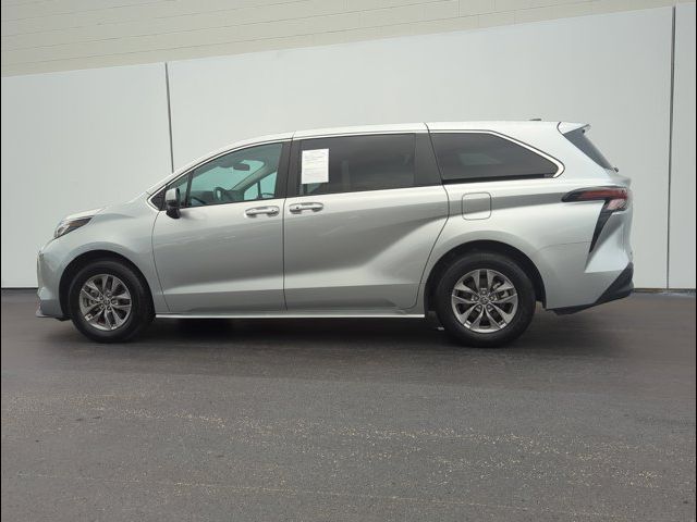 2023 Toyota Sienna LE