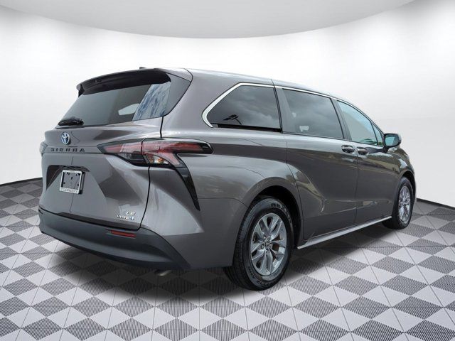 2023 Toyota Sienna LE