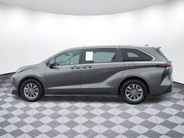 2023 Toyota Sienna LE