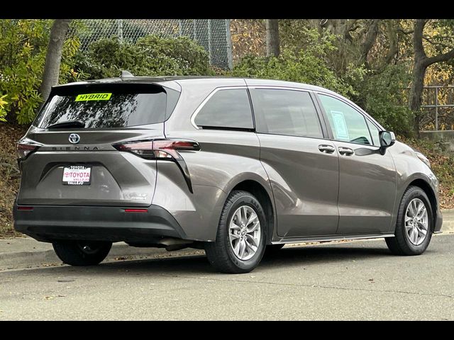 2023 Toyota Sienna LE