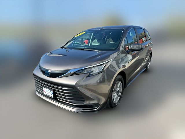 2023 Toyota Sienna LE