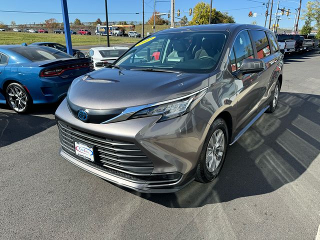 2023 Toyota Sienna LE