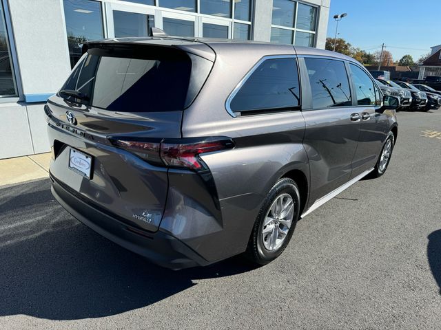 2023 Toyota Sienna LE