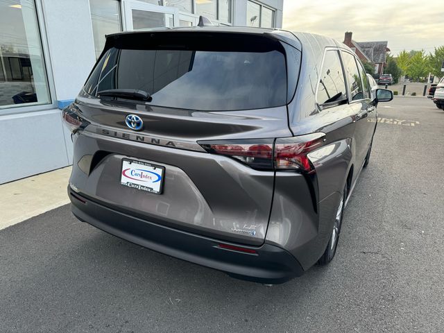 2023 Toyota Sienna LE