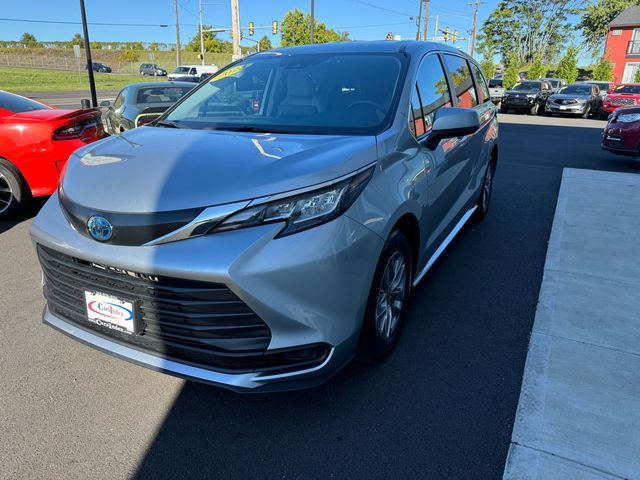 2023 Toyota Sienna LE