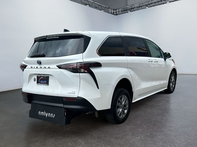 2023 Toyota Sienna LE