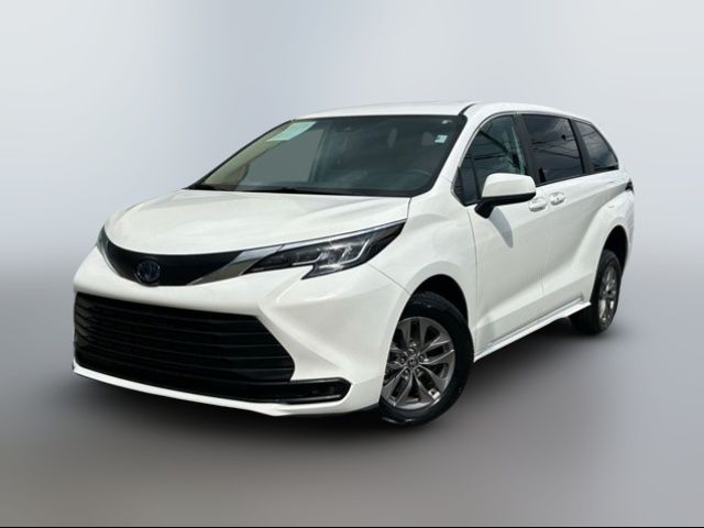 2023 Toyota Sienna LE