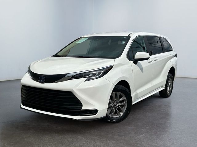 2023 Toyota Sienna LE