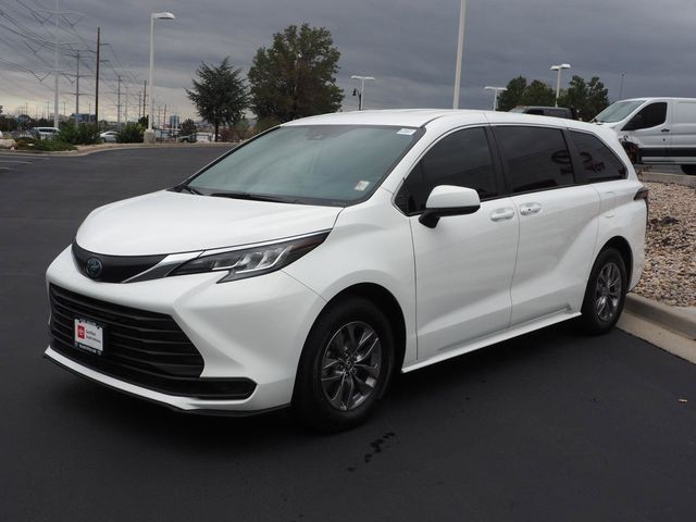 2023 Toyota Sienna LE