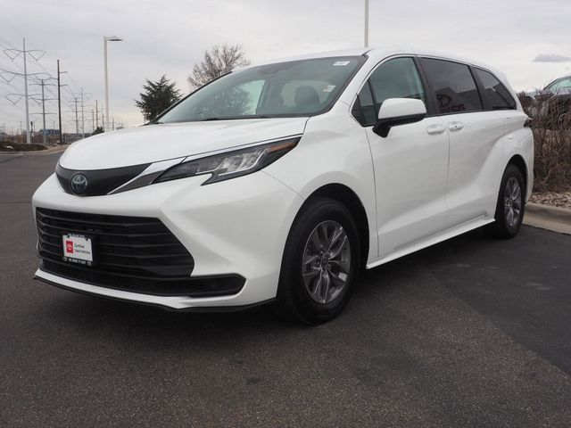 2023 Toyota Sienna LE