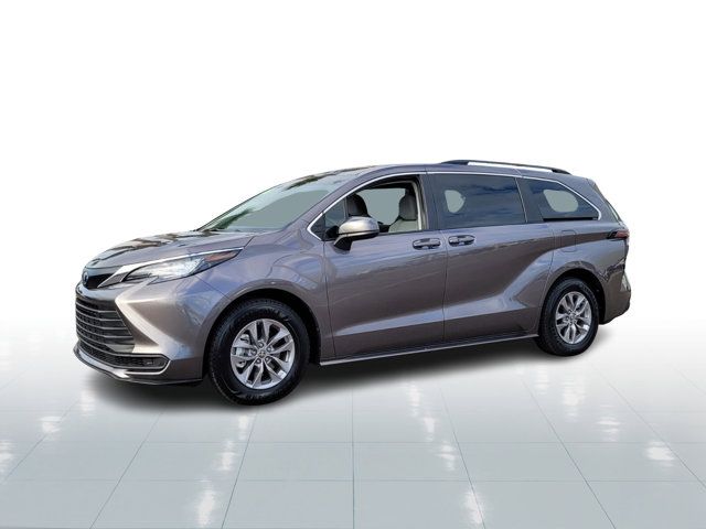 2023 Toyota Sienna LE