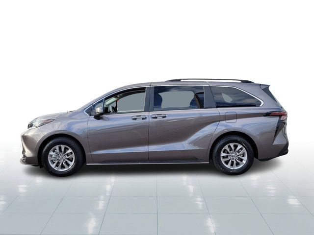 2023 Toyota Sienna LE