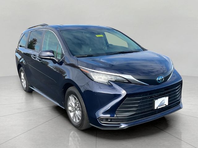 2023 Toyota Sienna LE