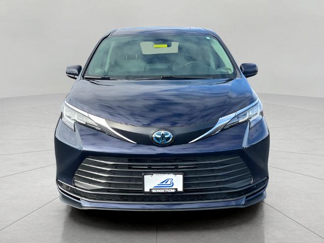 2023 Toyota Sienna LE