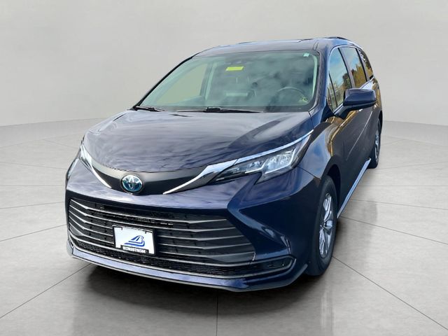 2023 Toyota Sienna LE