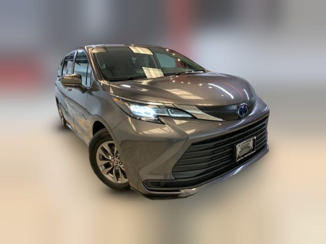 2023 Toyota Sienna LE