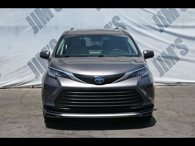 2023 Toyota Sienna LE