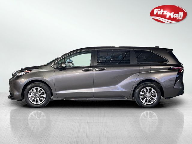 2023 Toyota Sienna LE