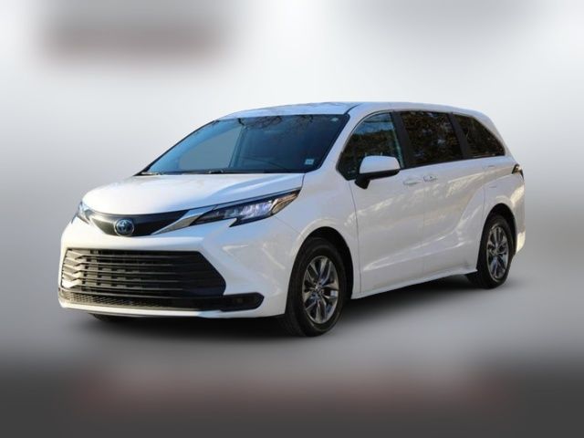 2023 Toyota Sienna LE