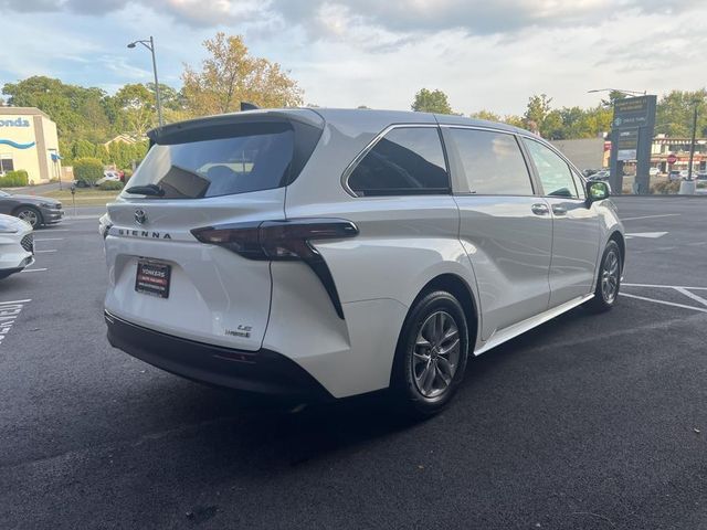 2023 Toyota Sienna LE