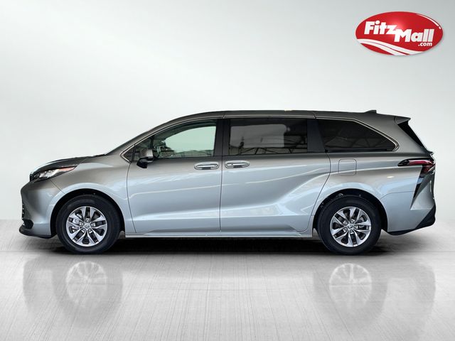 2023 Toyota Sienna LE