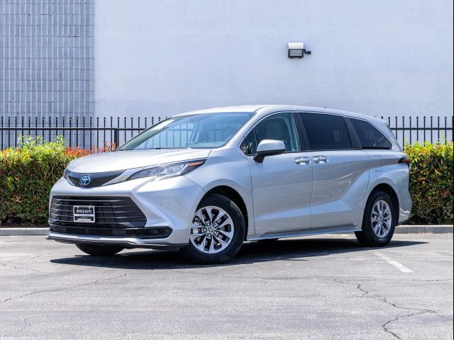 2023 Toyota Sienna LE