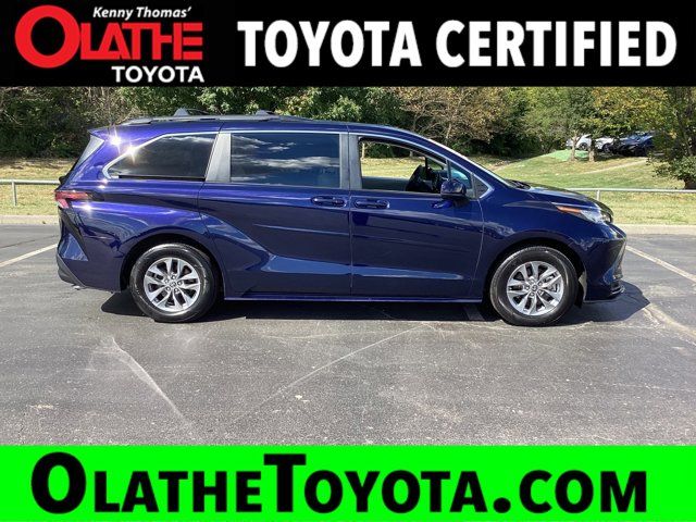 2023 Toyota Sienna LE