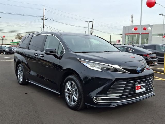 2023 Toyota Sienna Limited