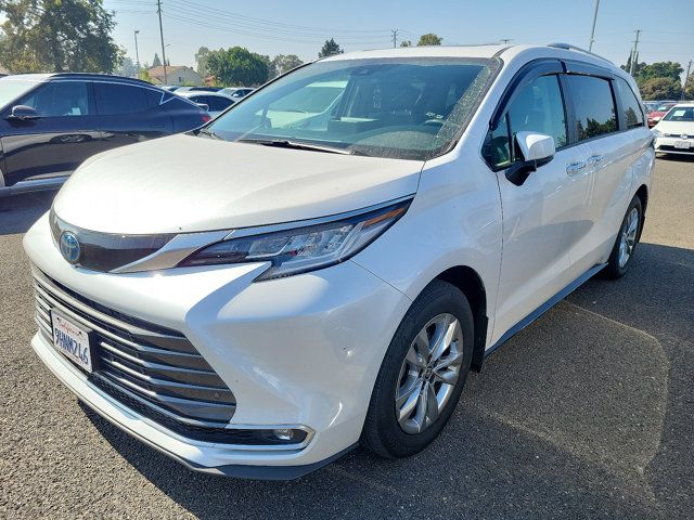 2023 Toyota Sienna Limited