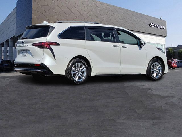 2023 Toyota Sienna Limited