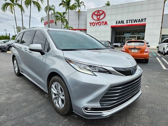 2023 Toyota Sienna Limited