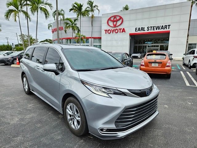 2023 Toyota Sienna Limited