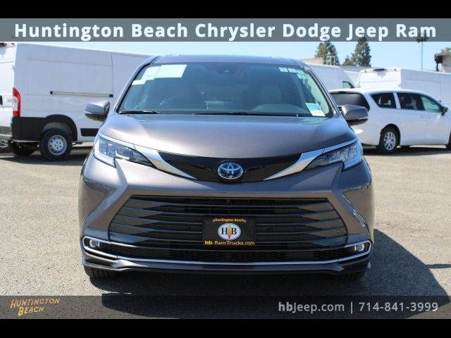 2023 Toyota Sienna Limited