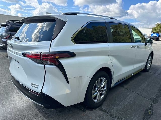 2023 Toyota Sienna Limited