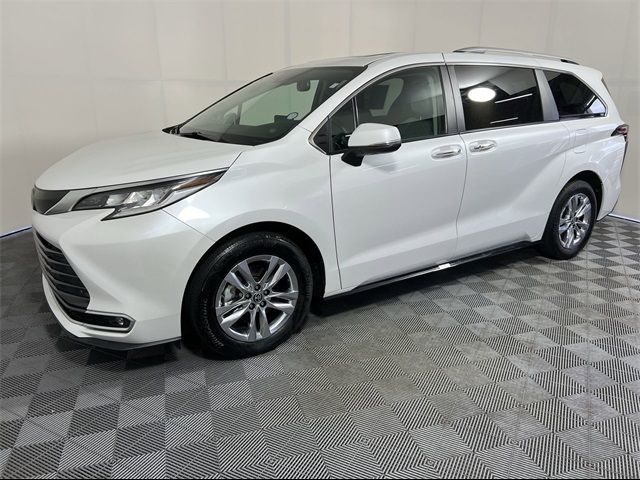 2023 Toyota Sienna Limited