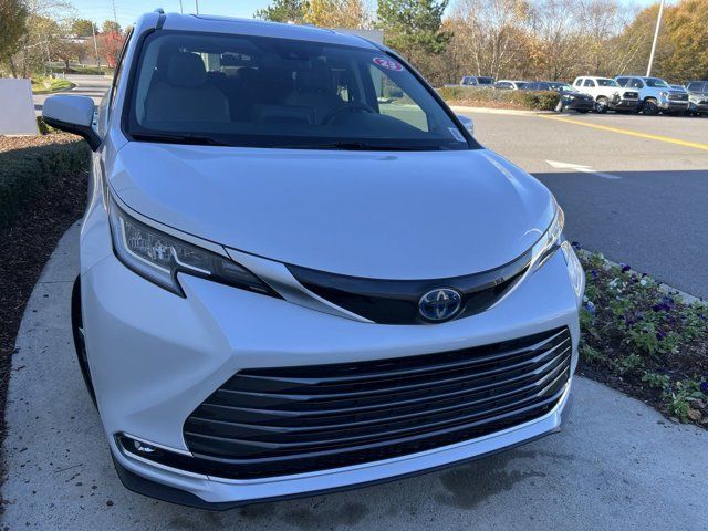 2023 Toyota Sienna Limited