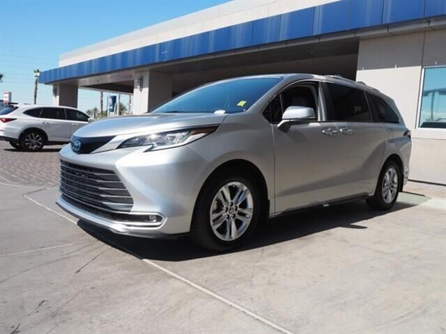 2023 Toyota Sienna Limited