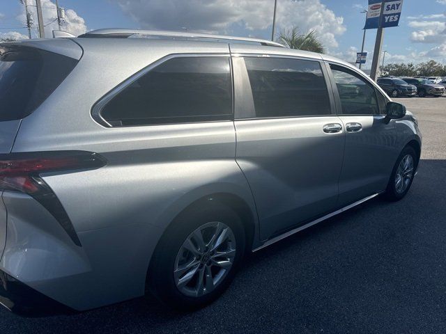 2023 Toyota Sienna Limited