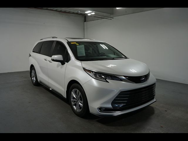 2023 Toyota Sienna Limited