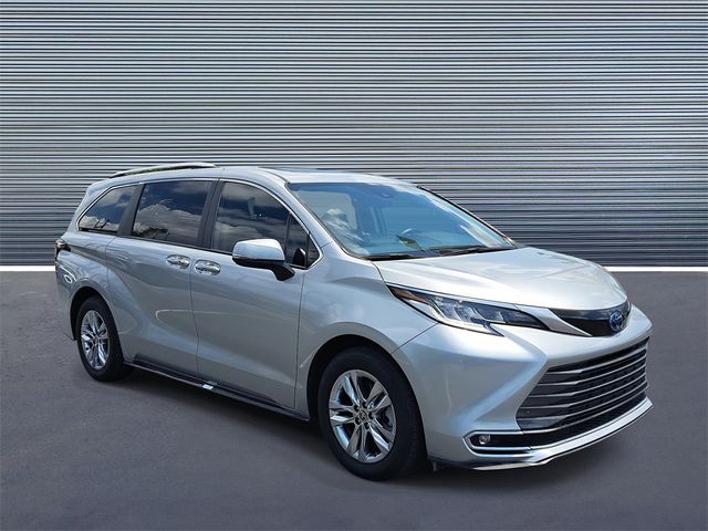 2023 Toyota Sienna Limited