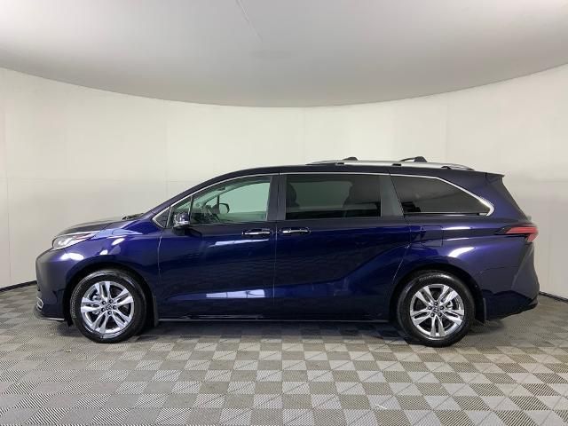 2023 Toyota Sienna Limited