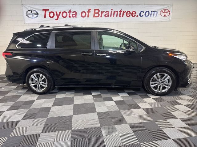 2023 Toyota Sienna Limited