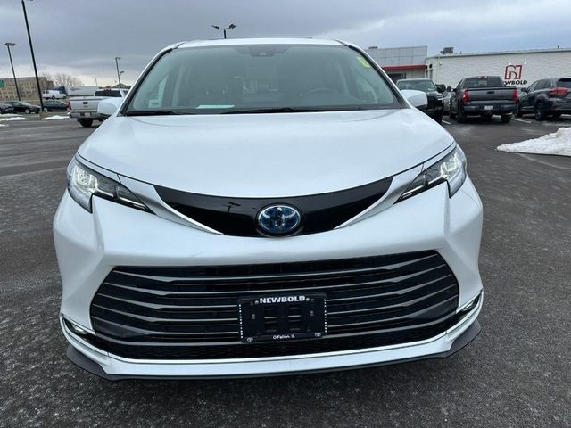 2023 Toyota Sienna Limited