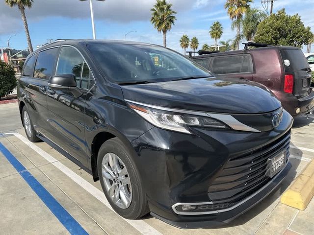 2023 Toyota Sienna Limited