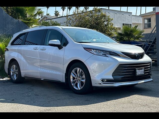 2023 Toyota Sienna Limited